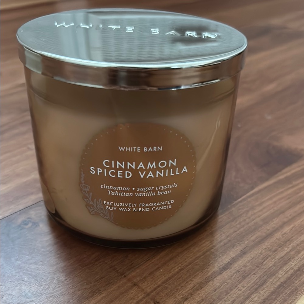 White Barn Cream Bath & Body Candle